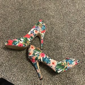 Floral size 9 open toed heels